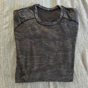 Lululemon  workout shirt in great condition